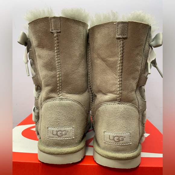 UGG PALA WATER-RESISTANT GENUINE SHEARLING BOOT - Picture 2 of 6